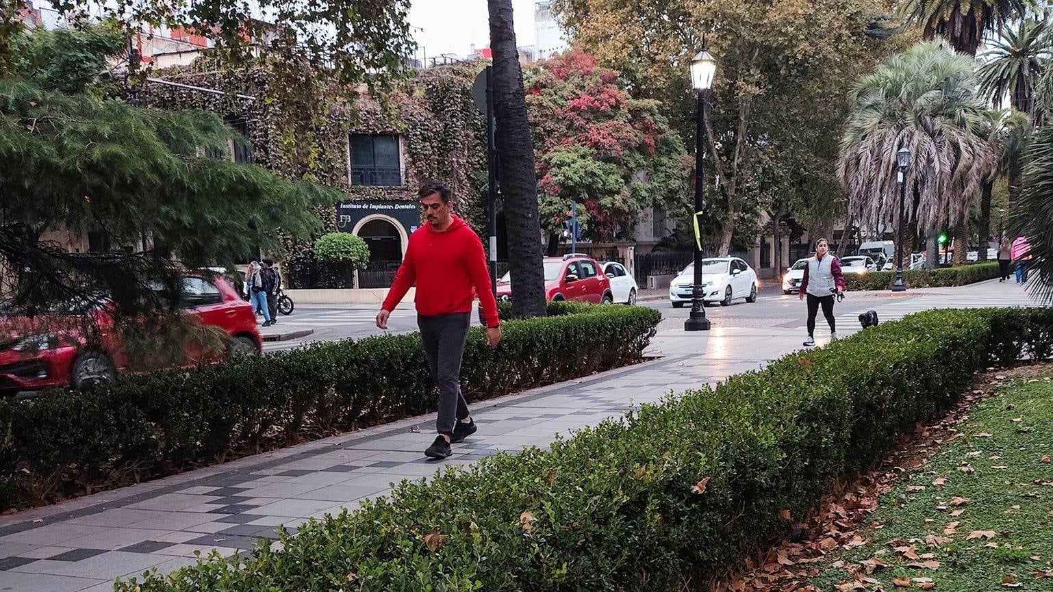 El bulevar Oroño de Rosario es uno de los principales corredores recreativos del centro durante la temporada de otoño.