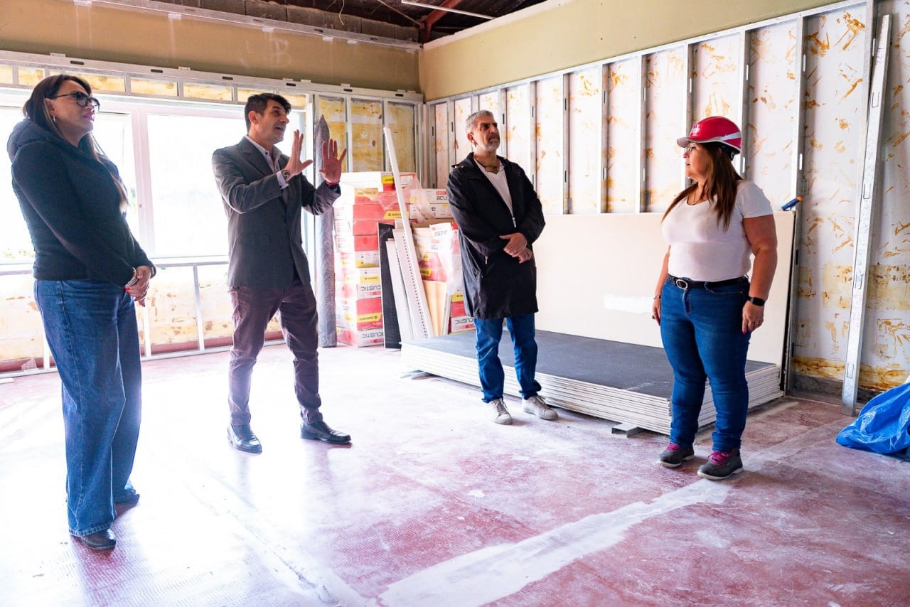 El Ministro de Educación, López Silva y la Ministra de Obras y Servicios Públicos, Gabriela Castillo, recorrieron el Centro Polivalente de Arte de Ushuaia.