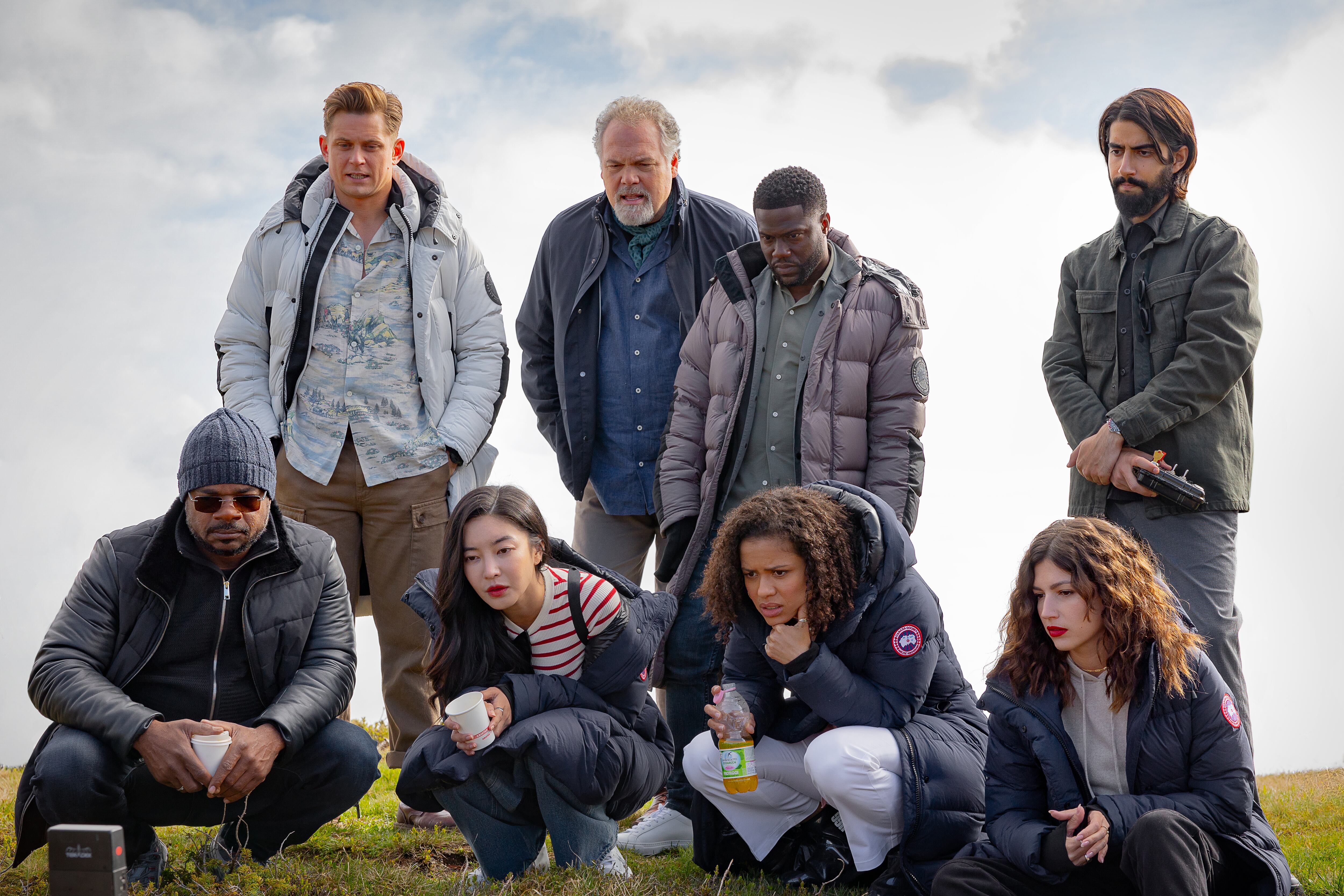 LIFT - BTS - (L to R) Director F. Gary Gray, Billy Magnussen as Magnus, Yun Jee Kim as Mi-Sun, Vincent D’Onofrio as Denton, Kevin Hart as Cyrus, Gugu Mbatha-Raw as Abby, Úrsula Corberó as Camila and Viveik Kalra as Luke on the set of Lift. Cr. Stefano Cristiano Montesi/Netflix © 2023
