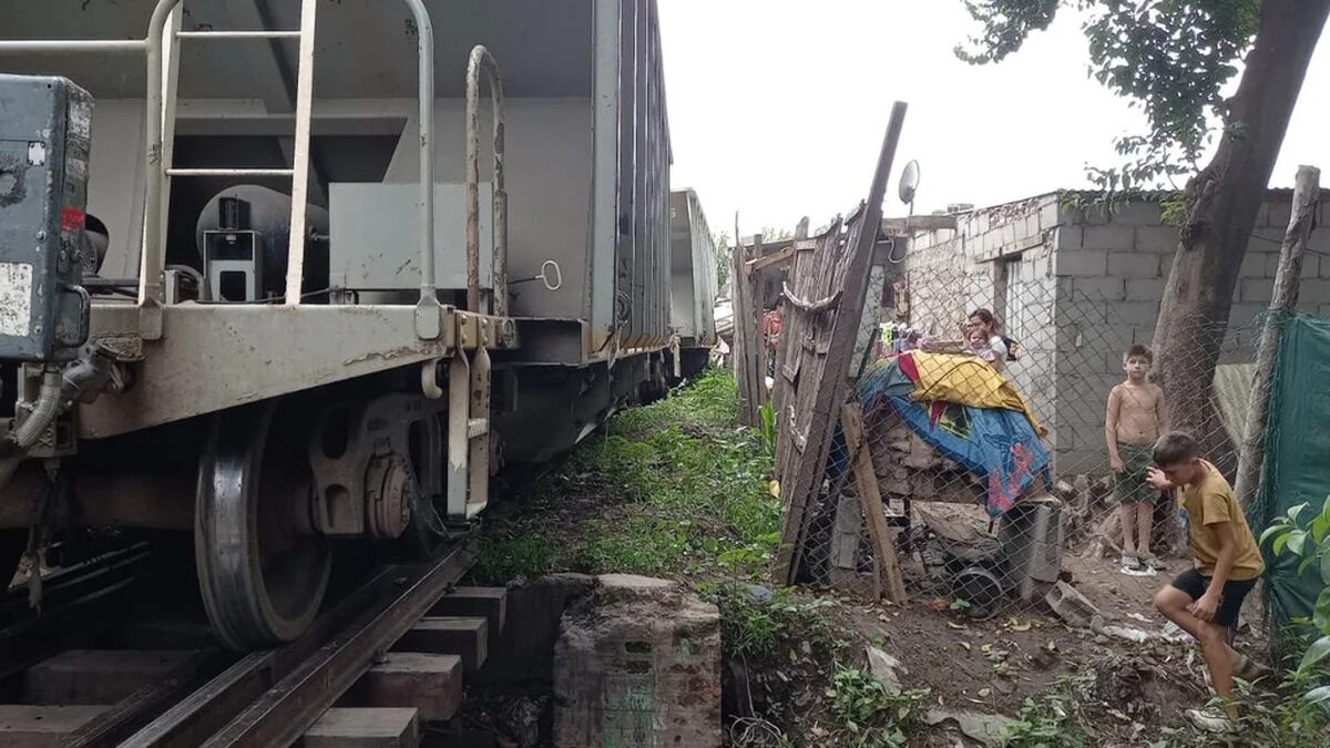 Córdoba: el tren de Escalada fue descarrilado por niños