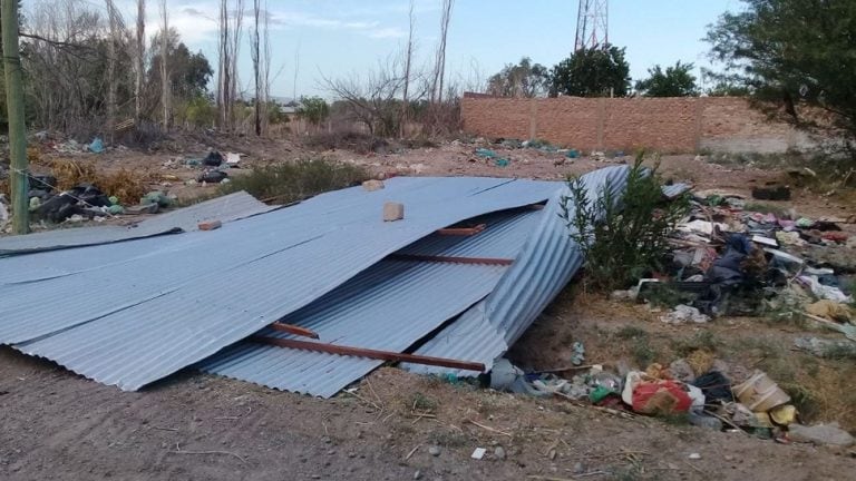 Así quedó el techo de una casa del Barrio Andacollo, en Chimbas.