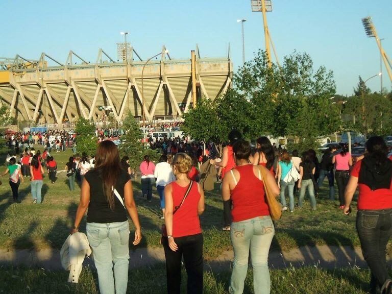 Año 2003, primer "movida del rojo" en el entonces Cahateau Carreras.