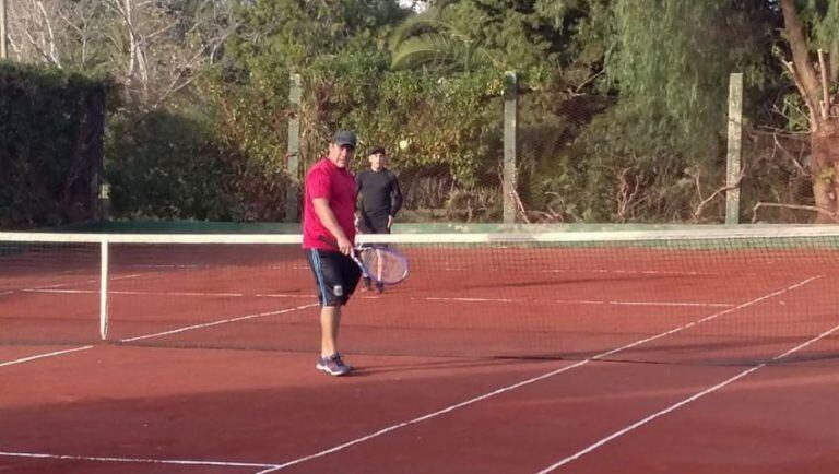 Hubo tenis en singles y dobles por el Día de la Armada