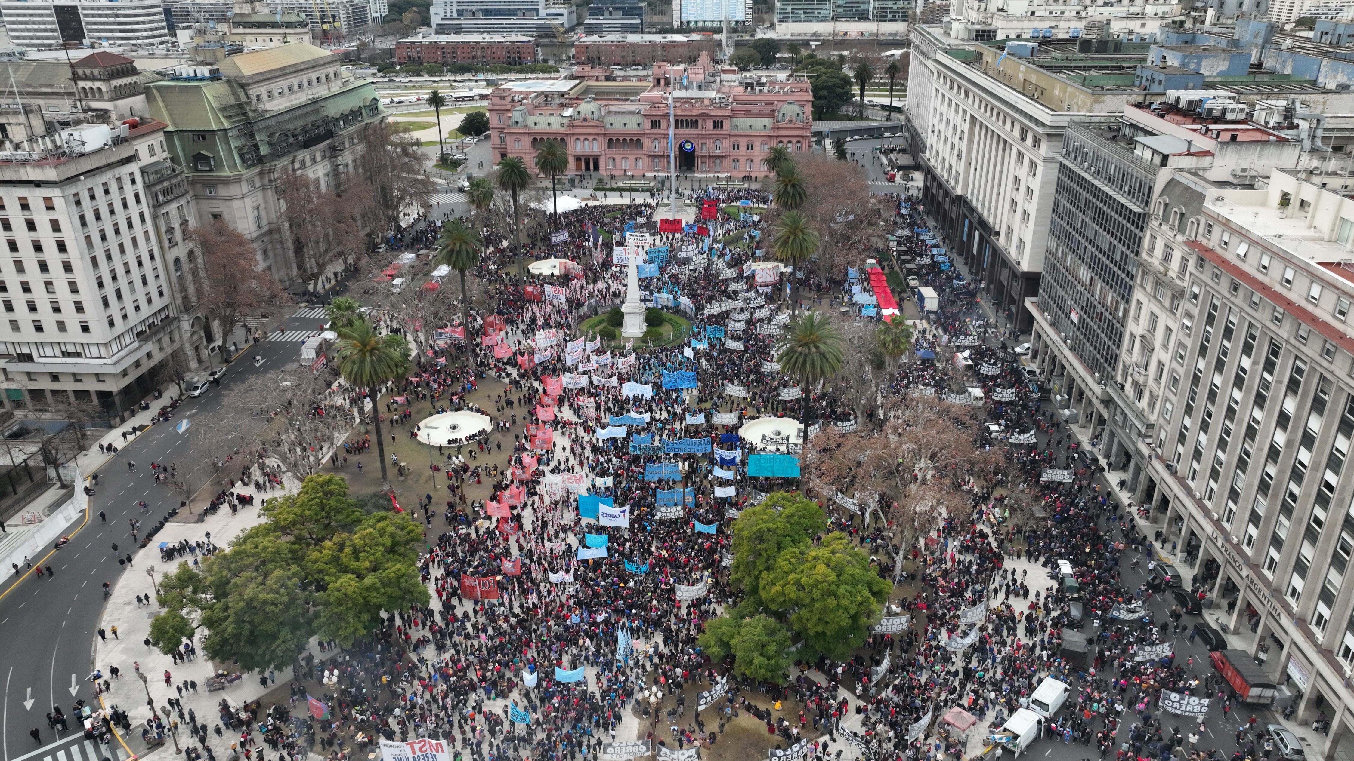 El centro porteño se vio notablemente afectado este jueves por las movilizaciones. Foto: Clarín.