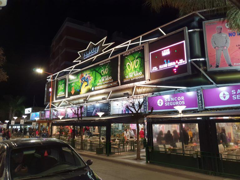 Noche de sábado en Carlos Paz.