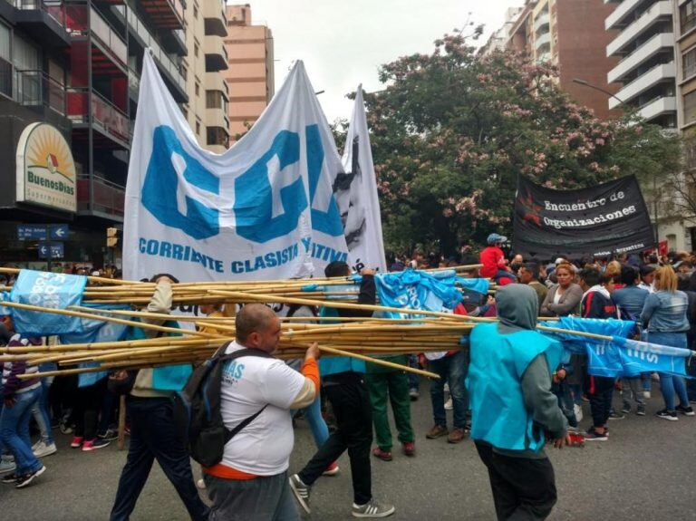 Protesta en Illia y Chacabuco.