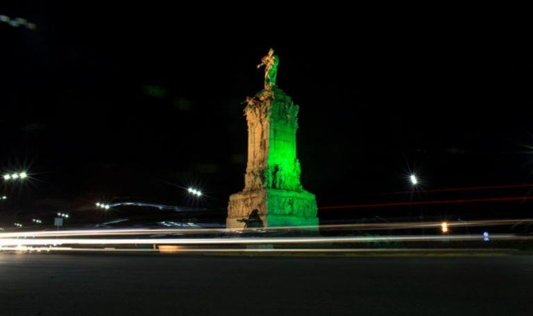 Los monumentos porteños se iluminan de verde por la Semana de la Sustentabilidad (Foto: GCBA)