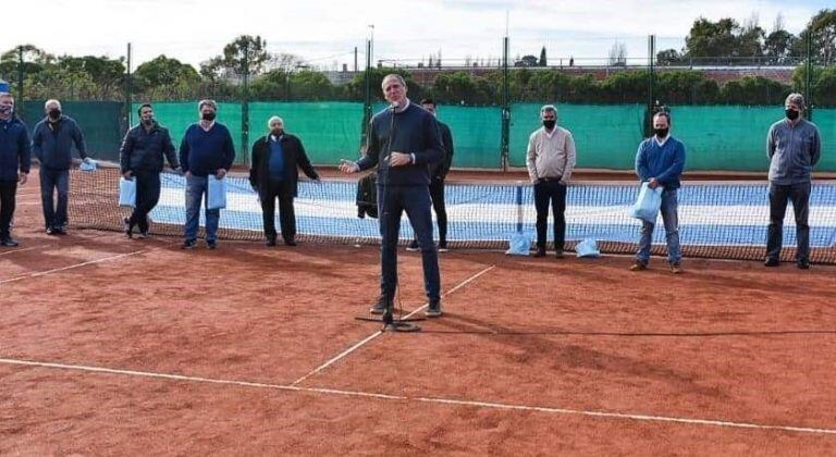 Acto por el 100° aniversario de Sol de Mayo (Diario Río Negro)