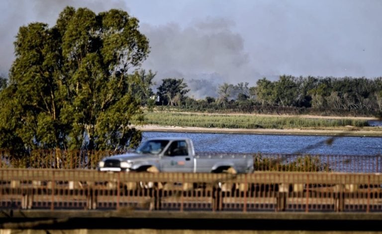 No les importa nada: sigue el fuego en las islas, pese a la prohibición (@MauroYasprizza)