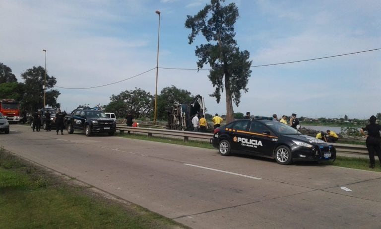 El colectivo Tata Rápido habría despistado por una mancha de aceite