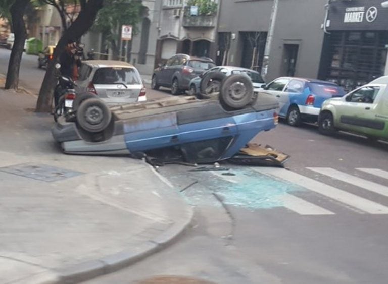 El siniestro vial ocurrió en la esquina de San Juan y Dorrego. (@somosnotrosario)