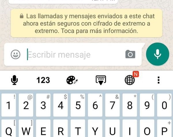 Cartel que puede ser apreciado en la parte superior de una conversación, informando del sistema de cifrado (Foto: web).
