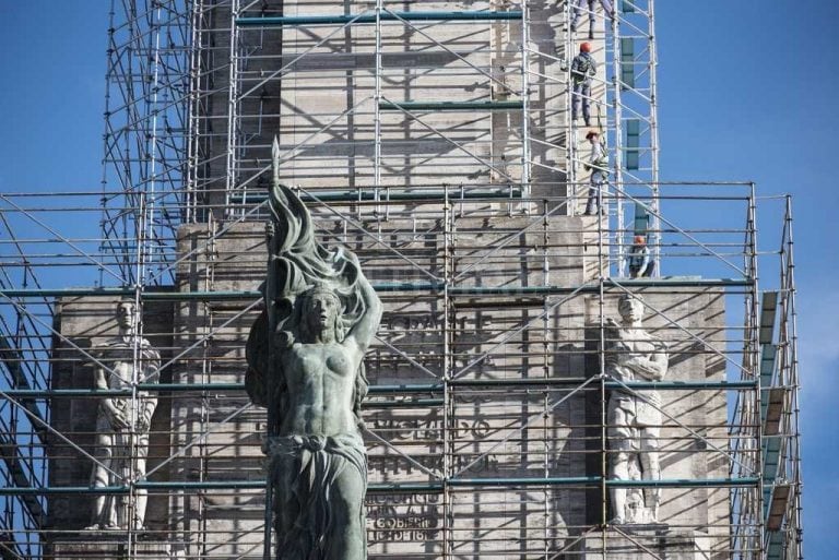 Obras en el Monumento a la Bandera