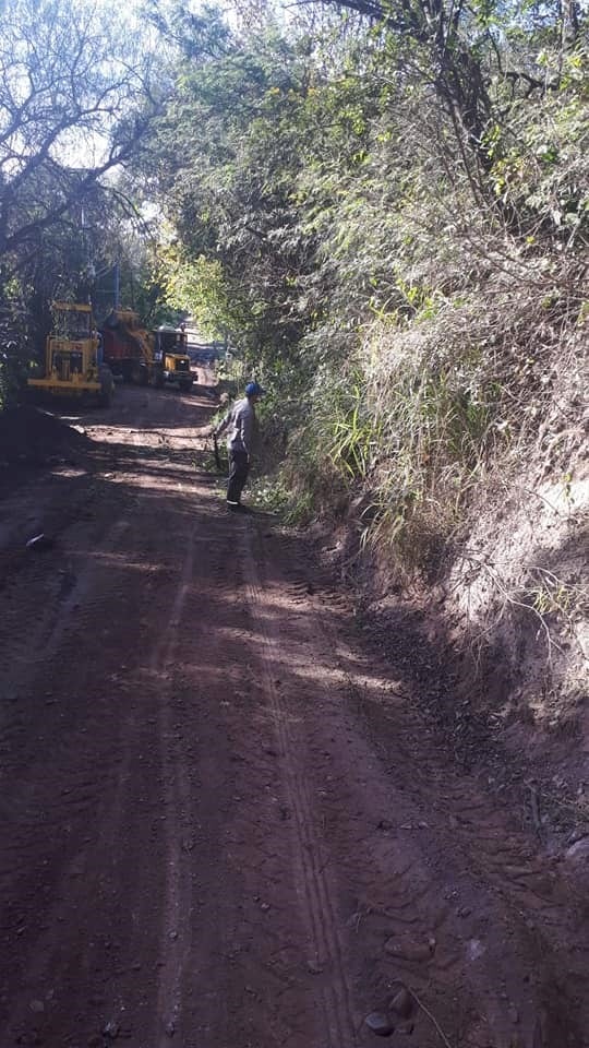 Obra del cordón cuneta en barrios de Mendiolaza