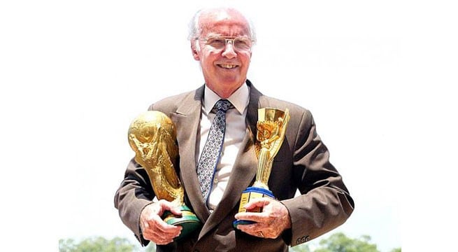 El Lobo Mario Zagallo, el único que levantó las dos Copas. Como jugador ganó las de 1958 y '62, y se adjudicó la Jules Rimet en 1970 como entrenador del Schatch. Y en 1994 formó parte del cuerpo técnico de Carlos Parreira que se llevó la Copa Fifa. En el '70 reemplazó a Joao Saldanha, quien dijo que Pelé tenía miopía y una lesión crónica en la cadera.