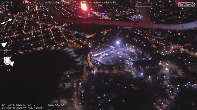 Fotos aéreas de la Policía de Santa Fe graficaron la marea humana en la cancha de Newell's durante el recital de La Renga. (Min. de Seguridad)