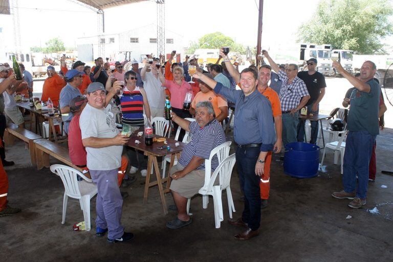 Brindis municipal Intendente Cravero