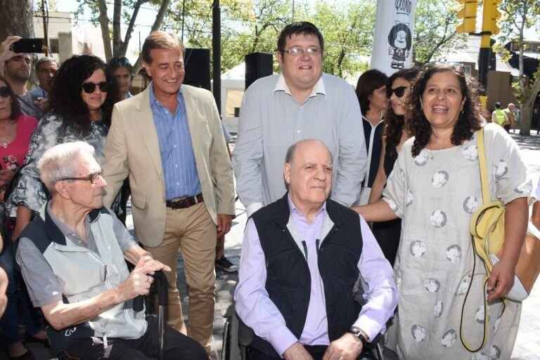 Quino inauguró estatuas en Mendoza.