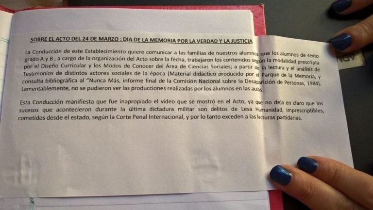 La nota que la dirección de la escuela Carlos Della Penna envió a las familias de los alumnos tras la difusión del video que llama "héroes" a los genocidas.