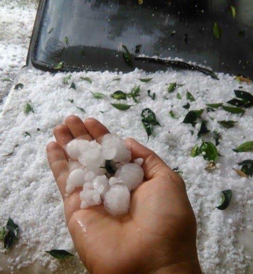 Tormentas eléctricas, con fuertes ráfagas de viento y caída de granizo se registran en estos momentos en el Valle de Uco.