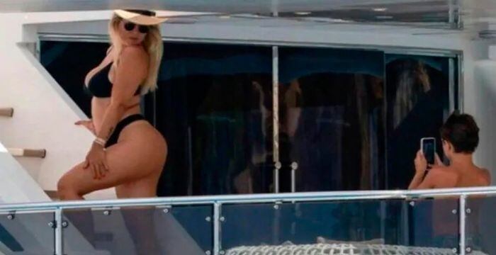 La foto que le sacó un paparazzi a Wanda Nara y a su hijo. (web)