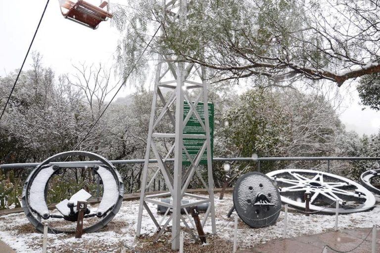 Así nevó este sábado en la Aerosilla de Carlos Paz