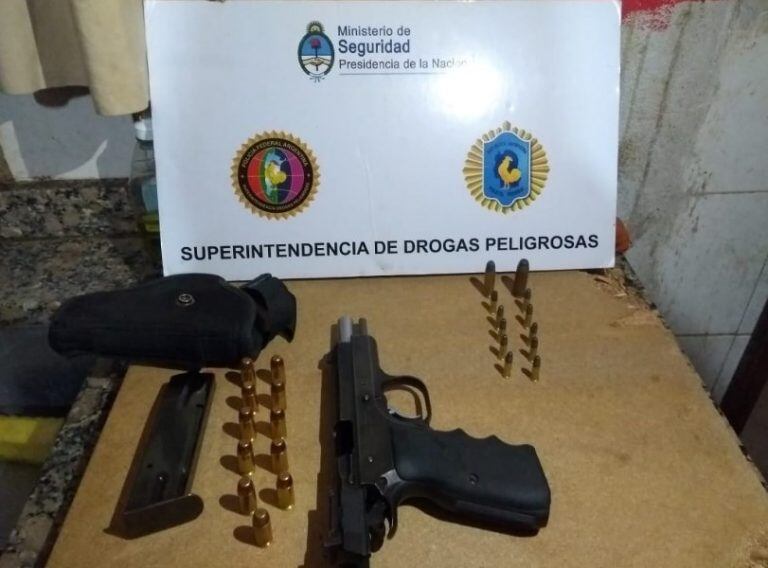 Armas y municiones de grueso calibre en poder de los detenidos dan una referencia de la magnitud de la banda.