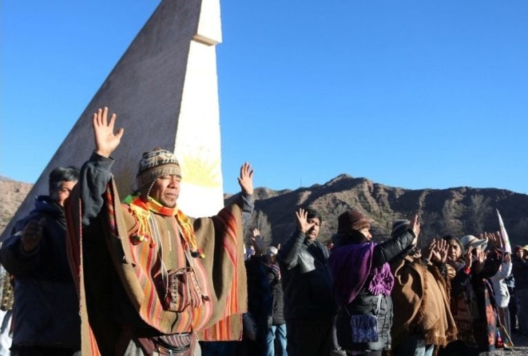 Una cultura con 10.000 años de historia se mantiene viva en Jujuy, y un reflejo de ello fueron los ritos celebrados en Huacalera este viernes.