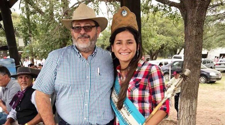 El intendente Hugo Kenny junto a la Embajadora Nacional Camila Borthiry (Facebook)