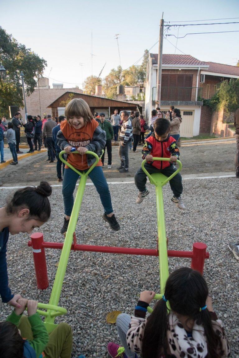 Inauguración del cordón cuneta y mirador de calle Saavedra, Alta Gracia.