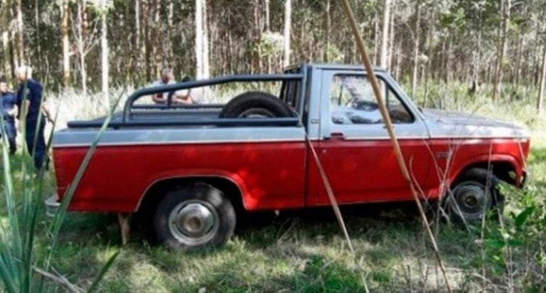 Camioneta F100 abandonada por delincuentes
Crédito: TalCual