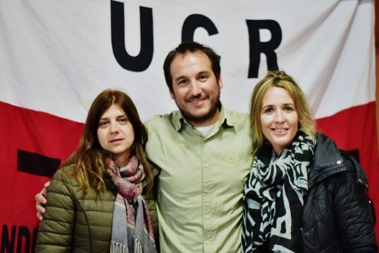 Daniel Lafarina junto a la Lic. Viviana Vercelli y a Laura García.