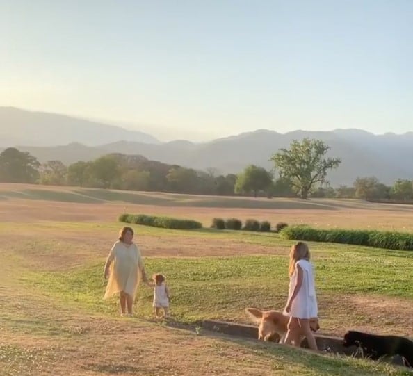 Isabel Macedo, Belita y su abuela en Salta. (Instagram Isabel Macedo)