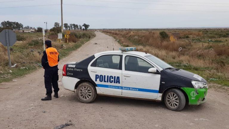 Hallan un cuerpo calcinado en el interior de un auto abandonado