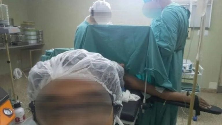 Acusan a una médica de compartir selfies de pacientes desnudos