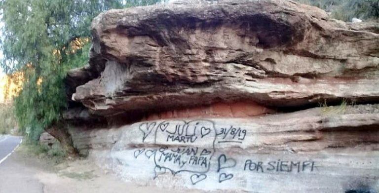 El nuevo grafiti en el cerro en Valle Grande.