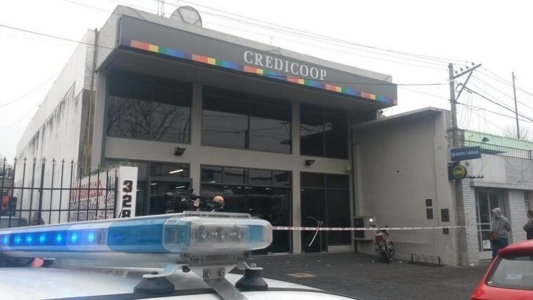 Condenaron a una banda de policías y civiles por dos robos a bancos