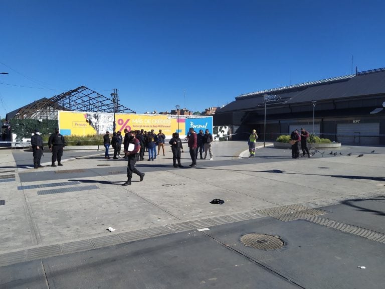 Tiroteo en la estación del ferrocarril San Martín, en Retiro (Foto: Twitter @mattipanza)