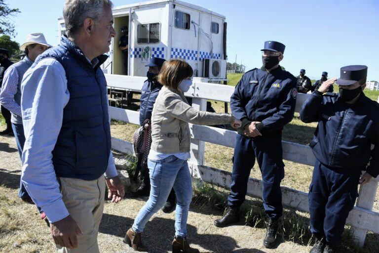 Patricia Bullrich visitó a los hermanos Etchevehere y le pidió al Gobierno una postura “clara” sobre la propiedad privada. (Clarín)