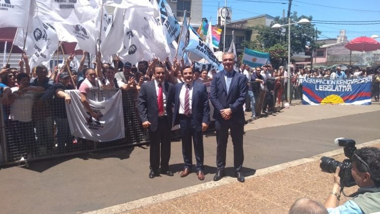 Herrera, Rovira y el vicegobernador Carlos Arce, en la explanada de la Cámara de Diputados