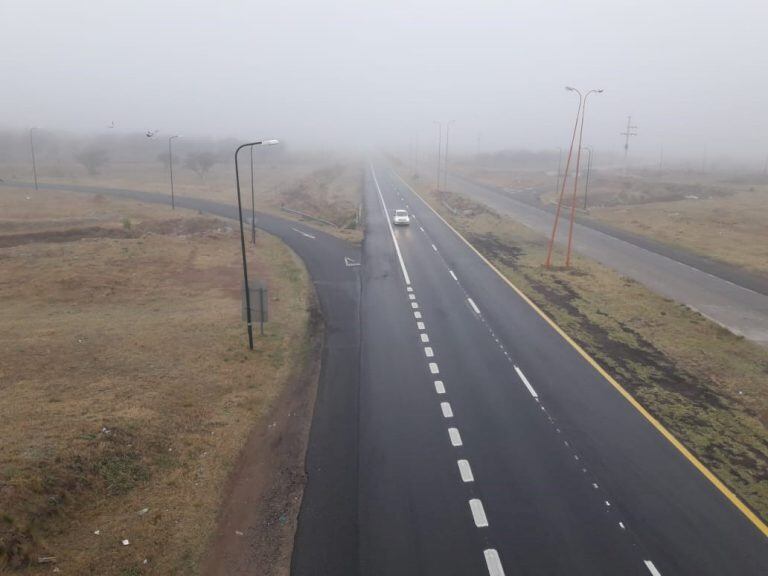 Ente control de rutas advierte sobre bancos de niebla en las rutas y autopistas de San Luis.