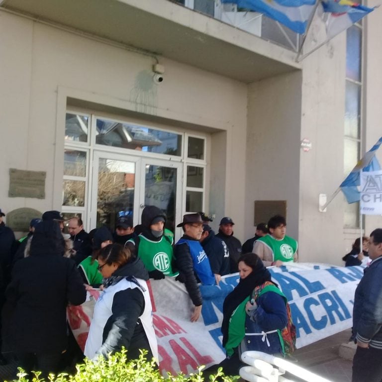 Los trabajadores se acercaron al municipio.Foto Eliana Gómez