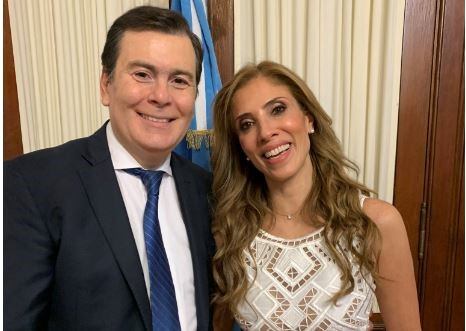 Claudia Ledesma junto a Gerardo Zamora, gobernador de Santiago del Estero.