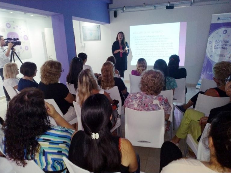 Taller de sensibilizacion sobre violencia en Arroyito