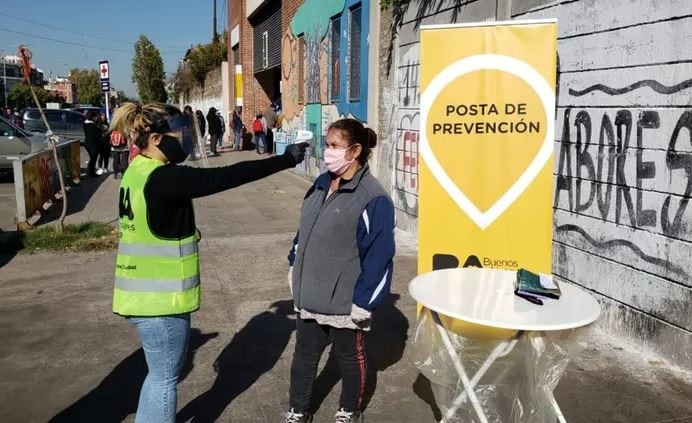 Coronavirus en villas porteñas: instalaron postas de prevención para detectar casos potenciales. (La Nación)