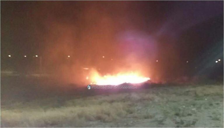 Incendio en Fray Mamerto Esquiú. (Foto: Policía de Catamarca).