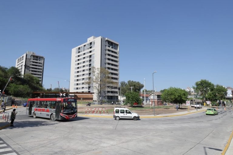 Schiaretti inauguró un nuevo ingreso desde las Terminales 1 y 2 a la Costanera. (Prensa Gobierno)