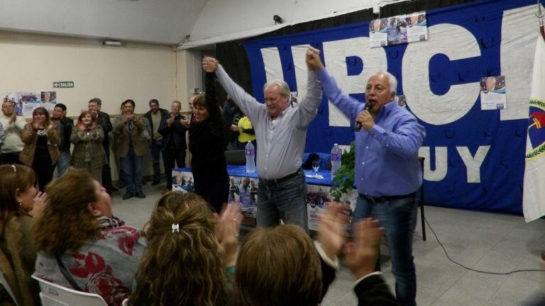 El secretario general de la Unión del Personal Civil de la Nación (UPCN) y adjunto de la CGT nacional, Andrés Rodríguez (izq.), junto al líder local Luis Cabana, en una de sus visitas a Jujuy.