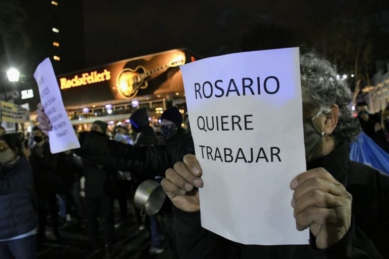 Los bares de Pichincha son los más perjudicados por la restricción horaria. (@MauroYasprizza)