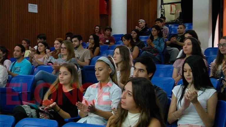 Hay cerca de 200 inscriptos en la Facultad de Ciencias de la Educación en Paraná. Foto: El Once.